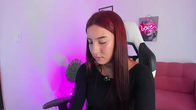 Snapshot of athena_foxx chatting on 03/24/26, 01:33 athena foxx online show from 03/24/26, 01:33