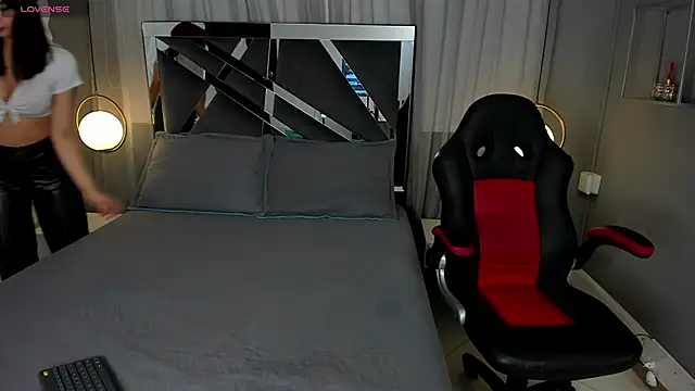 Snapshot of Magic_katt chatting on 04/14/26, 07:08 Magic katt online show from 04/14/26, 07:08