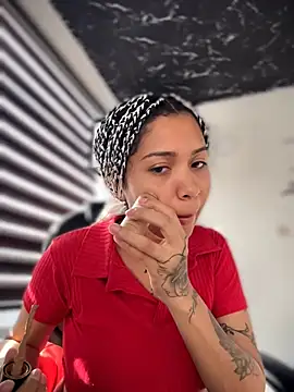 Snapshot of Laila_LS chatting on 04/10/26, 01:40 Laila LS online show from 04/10/26, 01:40