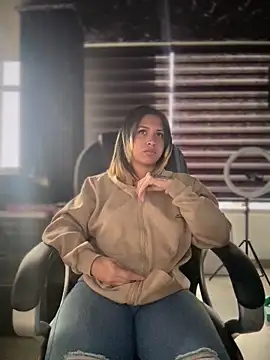 Snapshot of Laila_LS chatting on 03/18/26, 01:35 Laila LS online show from 03/18/26, 01:35