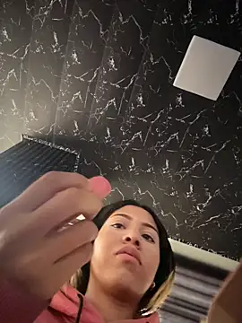 Snapshot of Laila_LS chatting on 03/27/26, 02:40 Laila LS online show from 03/27/26, 02:40