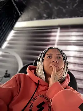 Snapshot of Laila_LS chatting on 04/08/26, 01:23 Laila LS online show from 04/08/26, 01:23