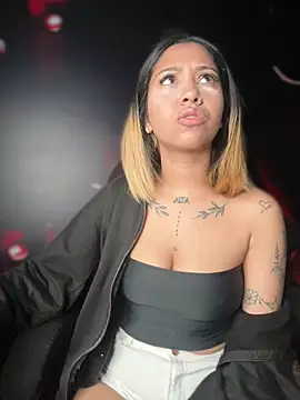 Snapshot of Laila_LS chatting on 03/22/26, 01:34 Laila LS online show from 03/22/26, 01:34