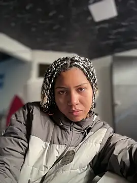 Snapshot of Laila_LS chatting on 04/13/26, 01:15 Laila LS online show from 04/13/26, 01:15