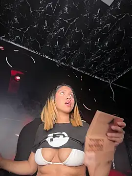 Snapshot of Laila_LS chatting on 04/02/26, 02:13 Laila LS online show from 04/02/26, 02:13