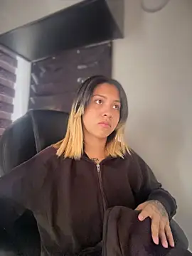 Snapshot of Laila_LS chatting on 03/29/26, 01:35 Laila LS online show from 03/29/26, 01:35