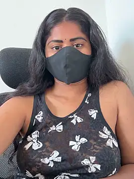 sexy-riyaa43 online show from 03/28/26, 09:43