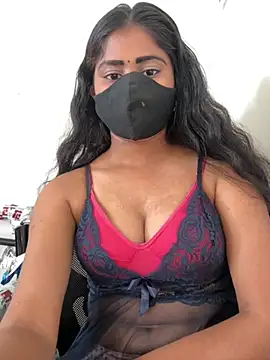 sexy-riyaa43 online show from 03/29/26, 11:45