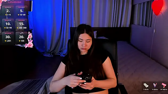 Snapshot of IceIcebabe_ chatting on 05/26/26, 01:04 IceIcebabe online show from 05/26/26, 01:04