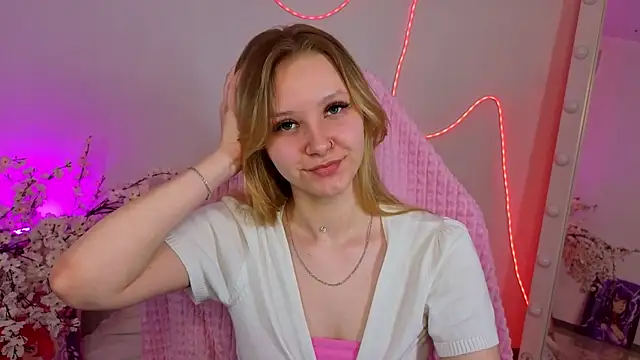 Snapshot of StaceyyJones chatting on 04/14/26, 10:53 StaceyyJones online show from 04/14/26, 10:53