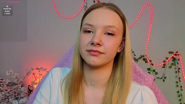 Snapshot of StaceyyJones chatting on 04/03/26, 10:43 StaceyyJones online show from 04/03/26, 10:43