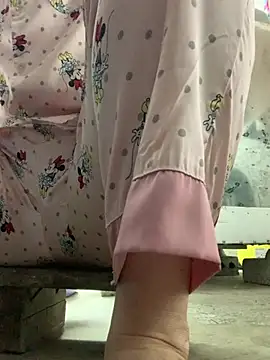 tieuvy6 online show from 04/13/26, 11:42