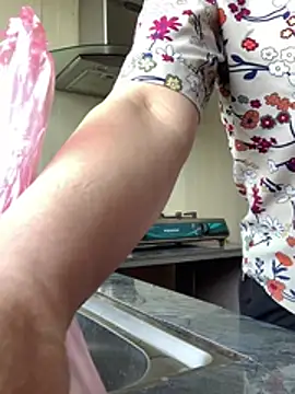 tieuvy6 online show from 04/10/26, 03:13