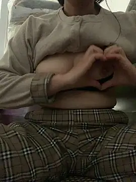 tieuvy6 online show from 04/02/26, 03:13