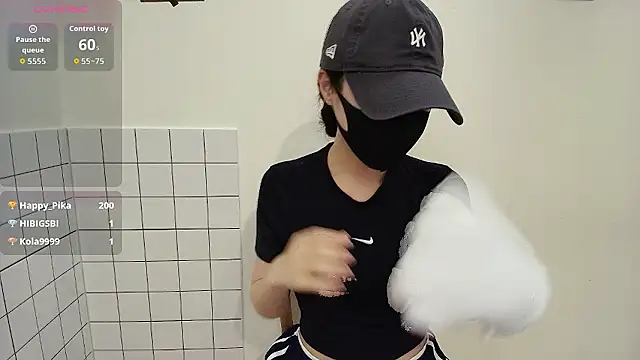 Snapshot of sexyjoy95 chatting on 06/13/26, 01:20 sexyjoy95 online show from 06/13/26, 01:20