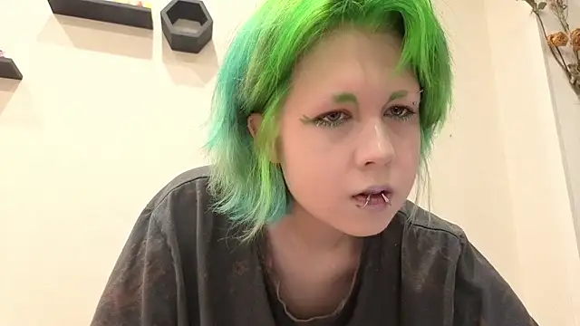 Snapshot of LittleKittenStar chatting on 06/19/26, 10:15 LittleKittenStar online show from 06/19/26, 10:15