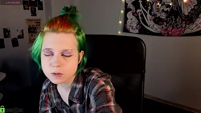 LittleKittenStar online show from 05/21/26, 12:02