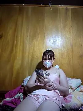 Snapshot of Reeoo-93 chatting on 04/05/26, 12:34 Reeoo-93 online show from 04/05/26, 12:34