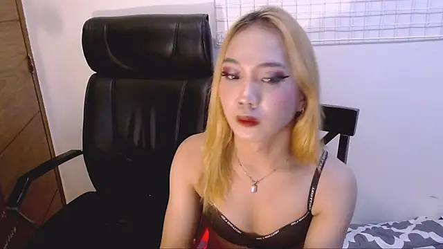 Snapshot of hugecock_collins chatting on 04/07/26, 01:02 hugecock collins online show from 04/07/26, 01:02