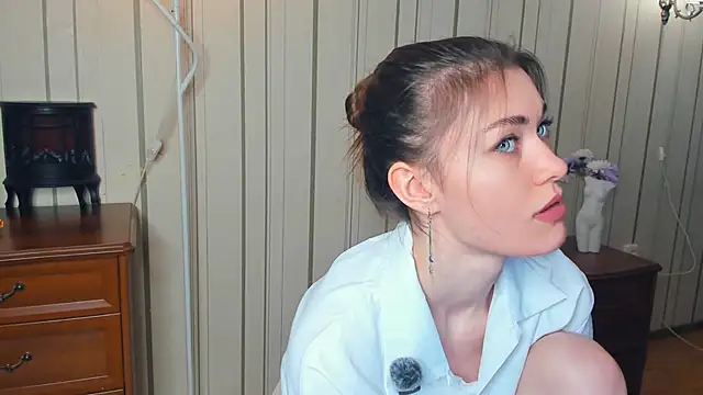 JulissaLipoma online show from 04/10/26, 07:37