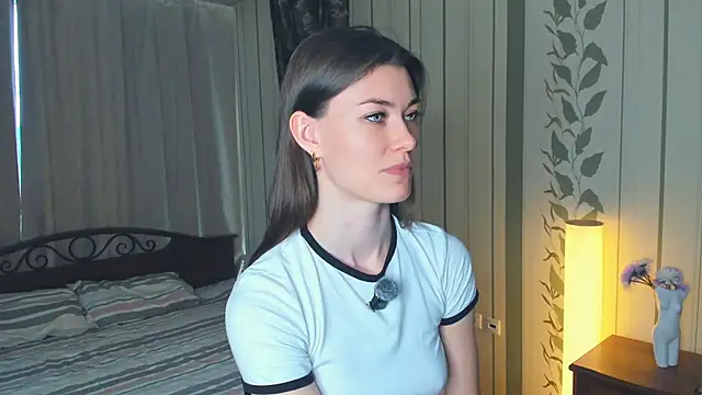JulissaLipoma online show from 06/18/26, 07:29
