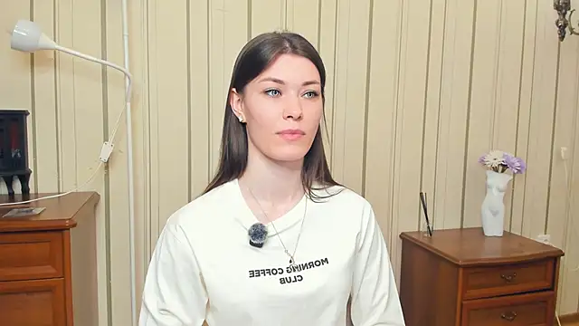 JulissaLipoma online show from 03/25/26, 06:02