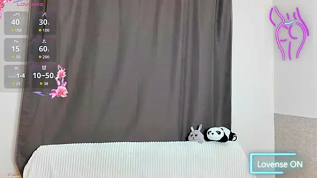 Snapshot of Emily_Nelsonn chatting on 04/04/26, 04:02 Emily Nelsonn online show from 04/04/26, 04:02