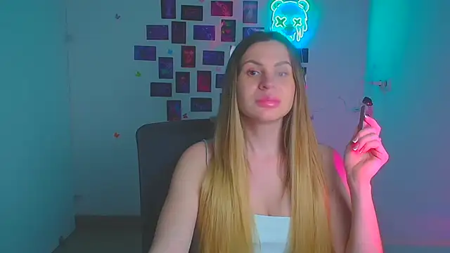 Kira raaaa online show from 04/20/26, 11:24