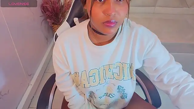 Snapshot of naomitp chatting on 05/28/26, 12:33 naomitp online show from 05/28/26, 12:33