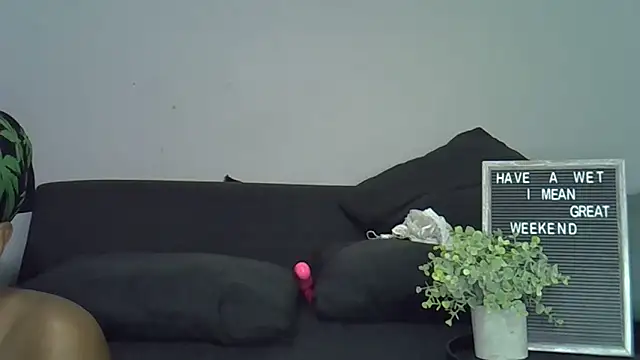CurvySnowflakes online show from 04/24/26, 08:44