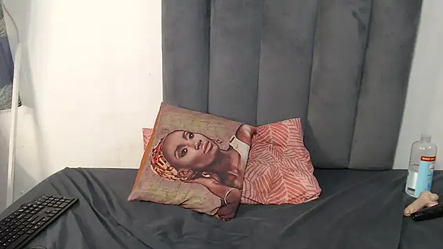 Snapshot of dark-berry77 chatting on 04/08/26, 10:55 dark-berry77 online show from 04/08/26, 10:55