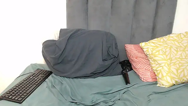 Snapshot of dark-berry77 chatting on 04/06/26, 04:52 dark-berry77 online show from 04/06/26, 04:52