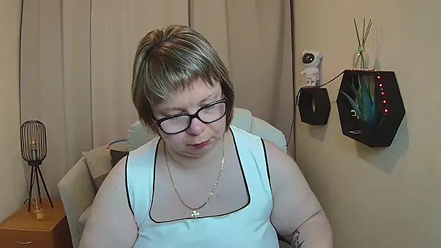 BonnnyBoobsy online show from 05/12/26, 12:00