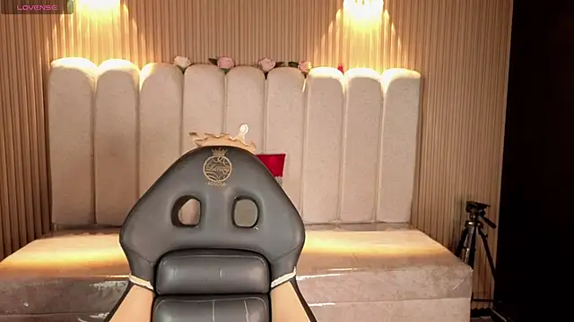 Melannyy V online show from 04/02/26, 12:45