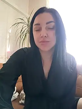 Elsie-Nora online show from 03/27/26, 10:05