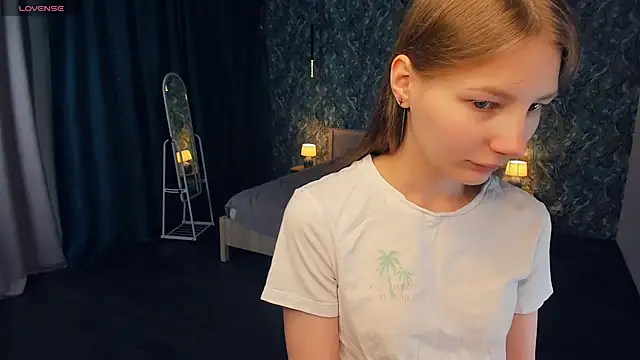 Snapshot of AndriaWhitford chatting on 04/07/26, 06:48 AndriaWhitford online show from 04/07/26, 06:48