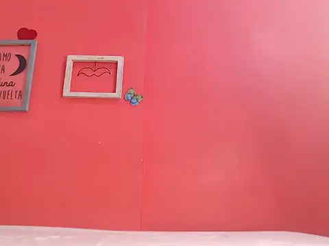 CharlotteBrownn2 online show from 04/01/26, 01:12