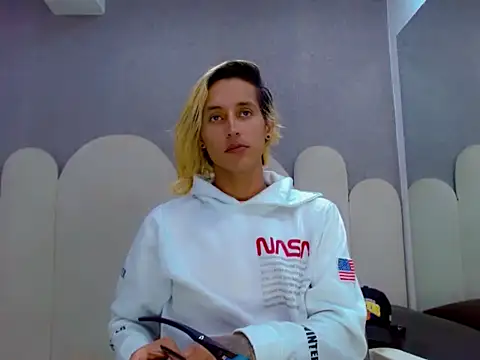 Snapshot of samantha_bliss24 chatting on 04/15/26, 07:18 samantha bliss24 online show from 04/15/26, 07:18