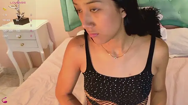 ninaBravu online show from 04/18/26, 12:51