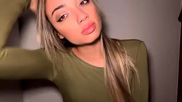 Snapshot of MarlysZlotnick chatting on 04/13/26, 09:02 MarlysZlotnick online show from 04/13/26, 09:02