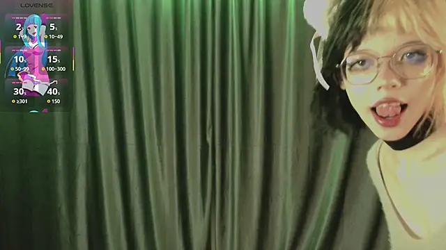 Snapshot of Layla_Muur chatting on 04/06/26, 02:18 Layla Muur online show from 04/06/26, 02:18