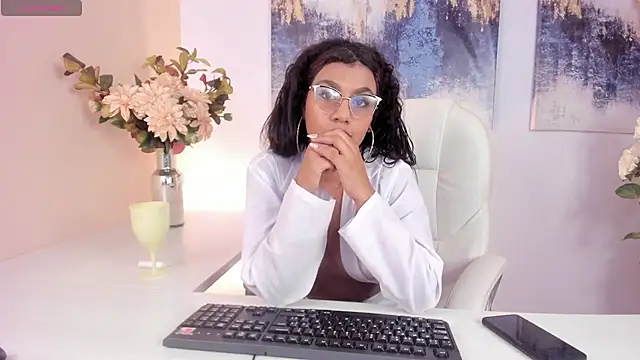 Snapshot of lunavelvet__ chatting on 04/10/26, 01:07 lunavelvet online show from 04/10/26, 01:07