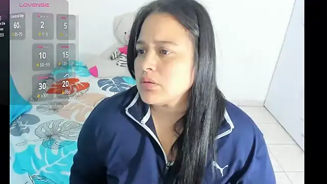 Snapshot of Atenea_19_ chatting on 06/18/26, 01:04 Atenea 19 online show from 06/18/26, 01:04