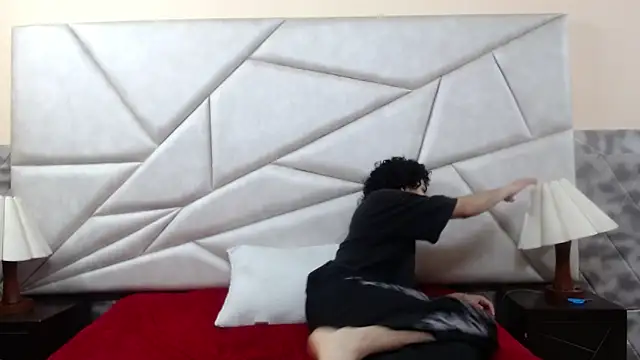 Snapshot of Nyx_and_Arian chatting on 04/14/26, 01:54 Nyx and Arian online show from 04/14/26, 01:54