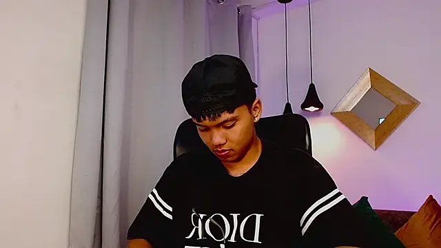 Snapshot of thiagosterling chatting on 04/13/26, 11:42 thiagosterling online show from 04/13/26, 11:42