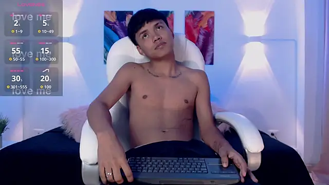 Snapshot of thiagosterling chatting on 04/06/26, 11:17 thiagosterling online show from 04/06/26, 11:17