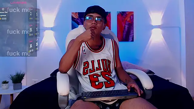 Snapshot of thiagosterling chatting on 04/08/26, 11:28 thiagosterling online show from 04/08/26, 11:28