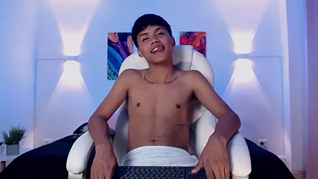 Snapshot of thiagosterling chatting on 04/07/26, 11:28 thiagosterling online show from 04/07/26, 11:28