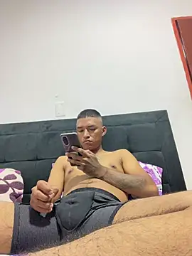 Snapshot of juliancito222 chatting on 05/03/26, 12:49 juliancito222 online show from 05/03/26, 12:49