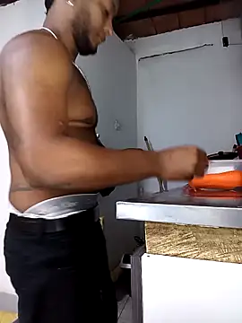 Snapshot of MascTyler chatting on 04/04/26, 10:49 MascTyler online show from 04/04/26, 10:49